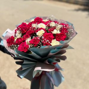 Red & White Roses Bouquet With Baby's-breath Flowers