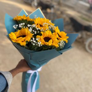6 Stem Sunflower Bouquet with Baby’s Breath – Bright, Fresh & Elegant Bouquet