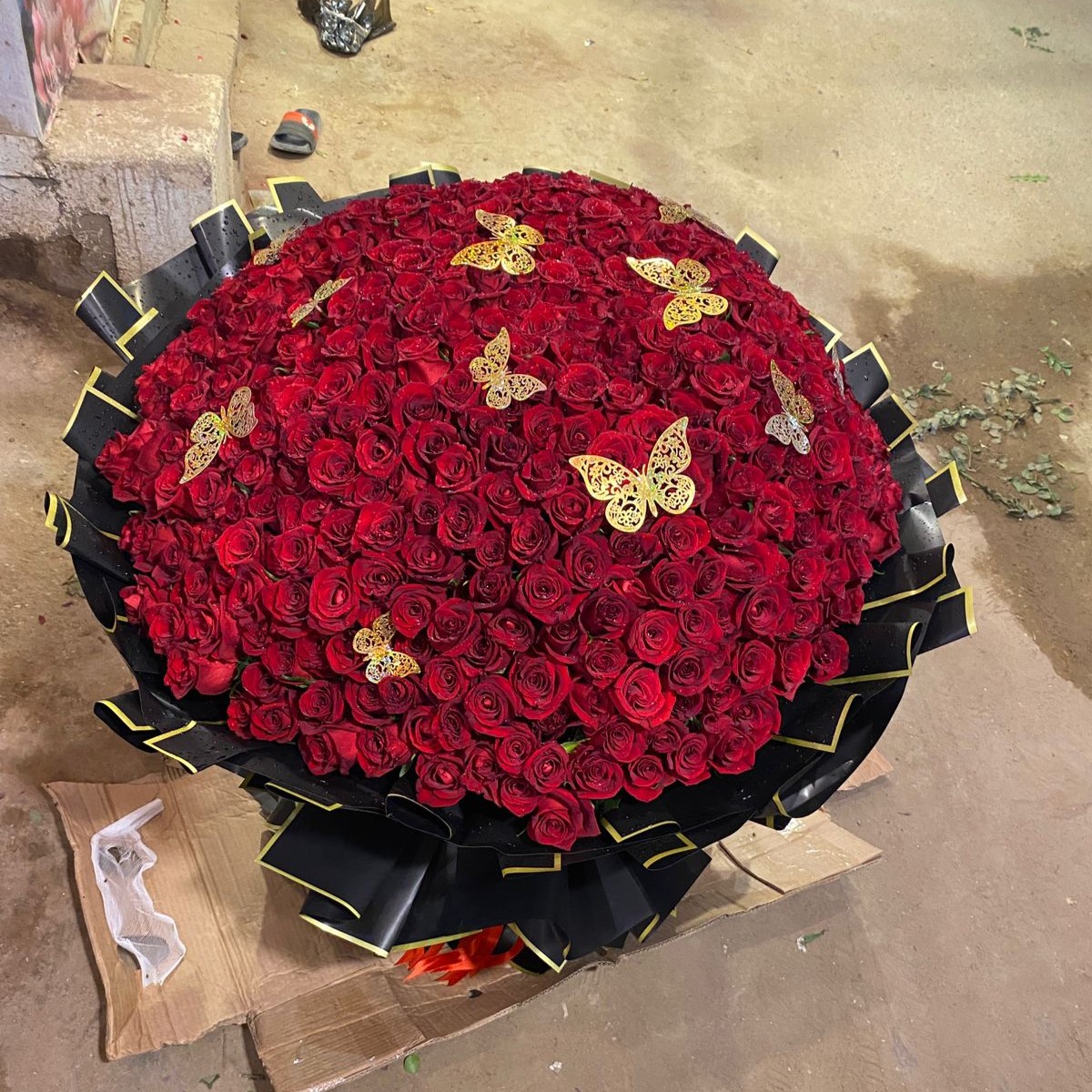 500 Imported Roses Bouquet