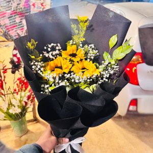 Golden Radiance Sunflower & Black Matte Bouquet