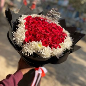 Crimson Core – Deluxe Anniversary Rose Bouquet