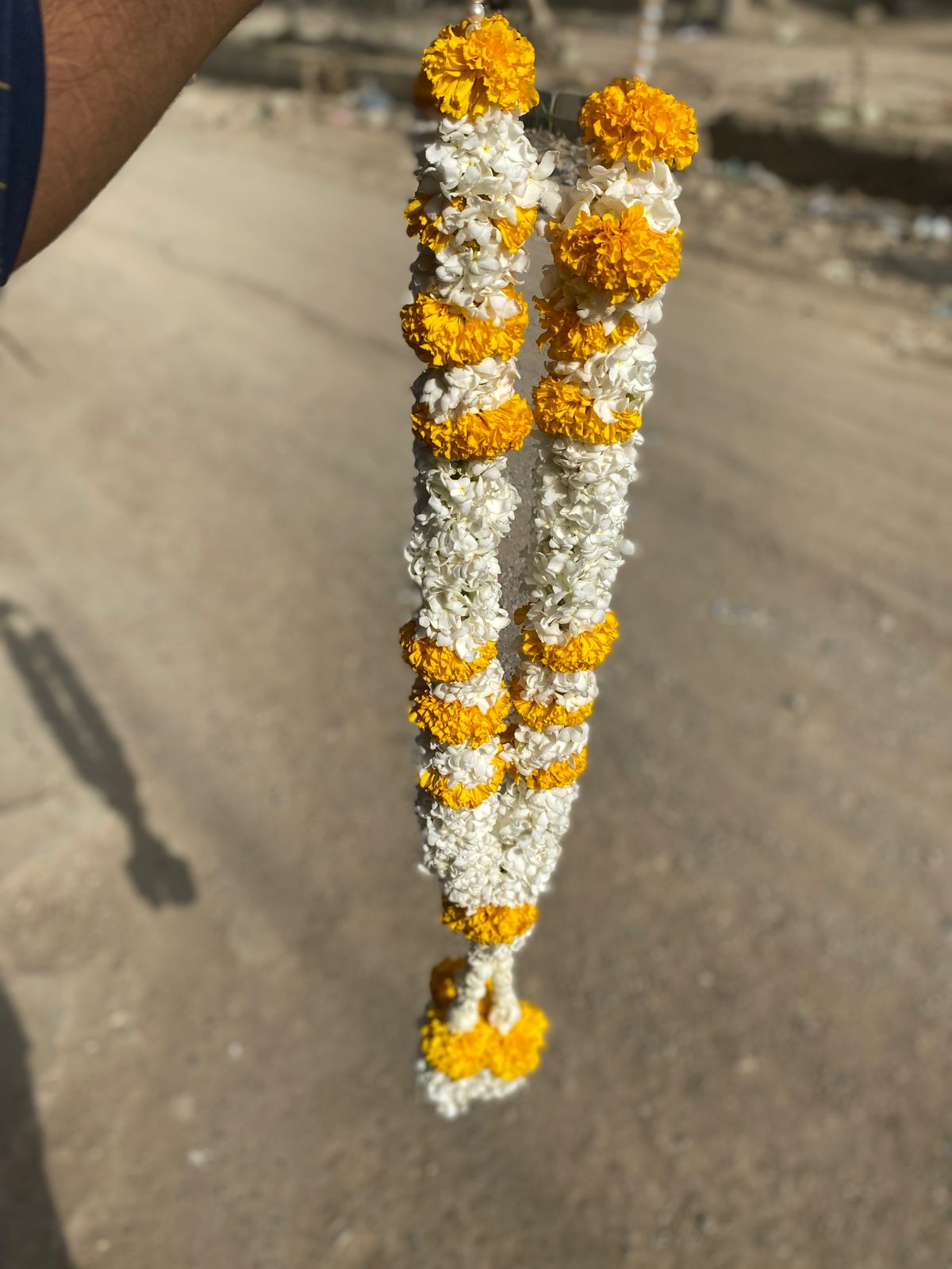 Fresh Marigold & Jasmine Flower Mala (Traditional Garland) - Image 2