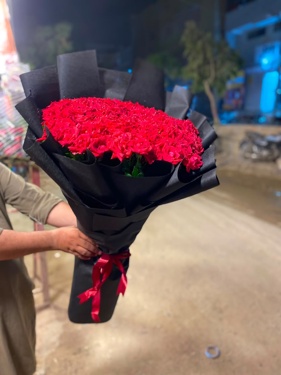Grand 130 Local Red Roses Luxury Bouquet - Image 3