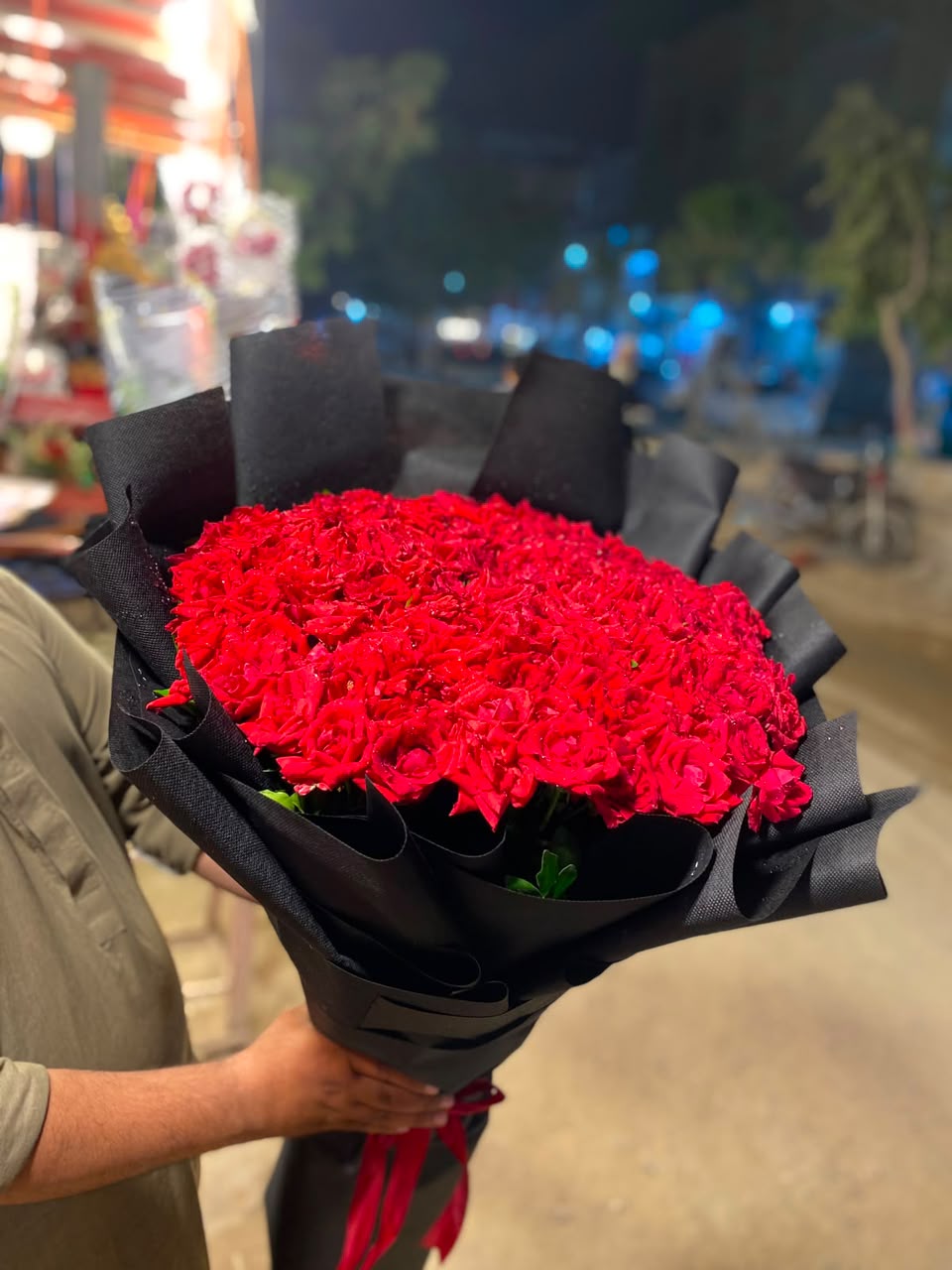 Grand 130 Local Red Roses Luxury Bouquet - Image 2