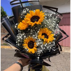 Luxury Sunflower Bouquet with Baby's Breath