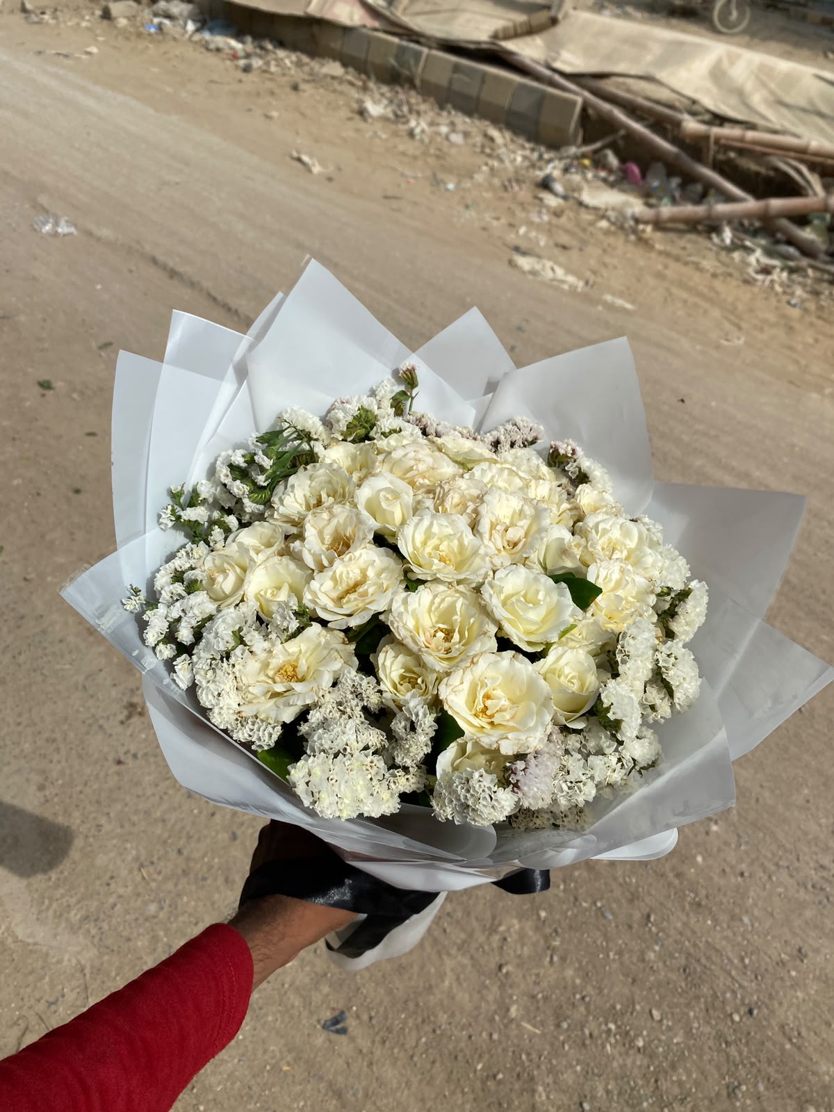 Grand Off-White Rose & Statice Luxury Bouquet
